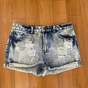 Size: 27 from Forever 21! Great condition & super comfortable!